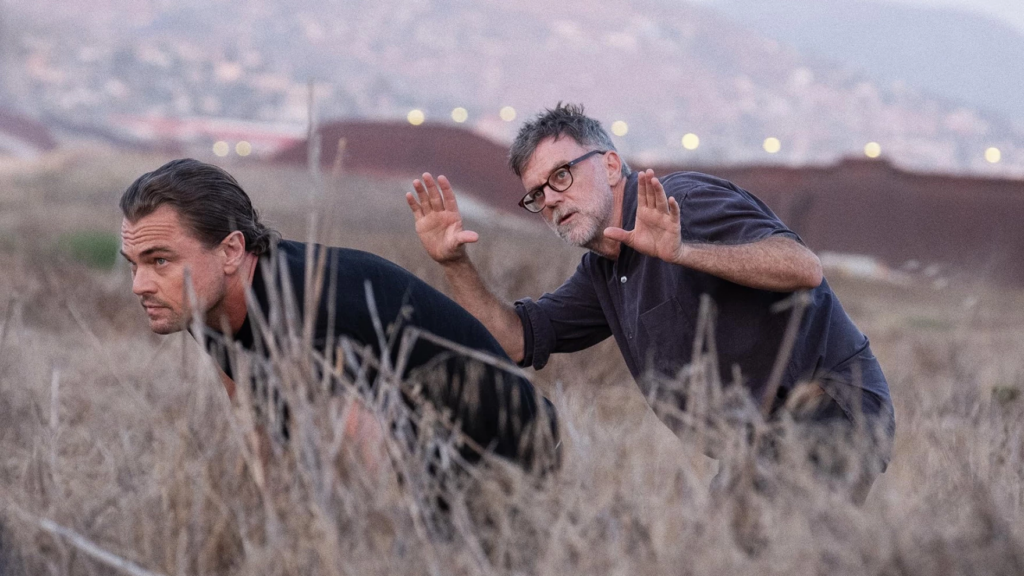 Paul Thomas Anderso e Leonardo DiCaprio (Bob) em Uma batalha após a outra